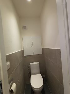 Obklad WC – moderný dizajn, Bratislava-Vajnory
