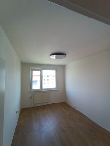 Montáž plávajúcej podlahy počas rekonštrukcie bytu Bratislava-Staré Mesto